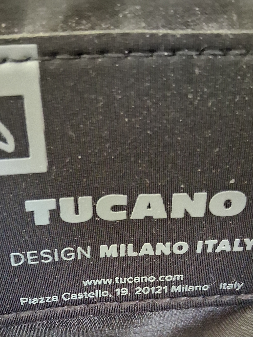 Tucano Milano Italy Dark Grey Laptop Bag W/Adjustable Shoulder Strap - Picture 2 of 7
